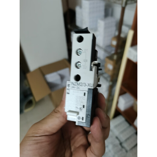 伊顿（Eaton）NZM2/3-XU208-240AC塑壳断路器欠压线圈原装