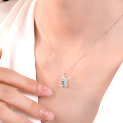 IDC Henan artificially cultivated diamond 18K gold cultivated aquamarine perfume bottle pendant light luxury clavicle chain lover gift wine bottle sapphire pendant