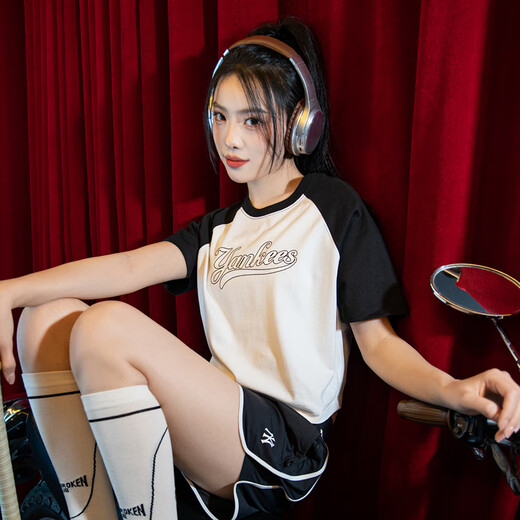 美职棒（MLB）官方 24春夏女士学院风短款t恤 撞色拼接短袖 3FTSV1343-50IVS 纽约洋基队/象牙色 XS 160/84A