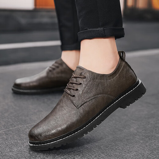 Nuevos productos para zapatos para hombres zapatos de cuero casual Versión coreana para hombres zapatos formales para hombres Versátiles zapatos de suela plana 9920 caqui 40