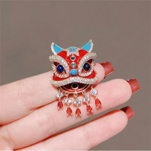 Mr. Ouyang Chinese style national fashion lion awakening brooch niche New Year suit sweater accessories gift multi-functional coat pin corsage gold A21-109