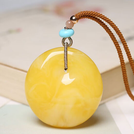 Jinshitong natural chicken fat yellow beeswax pendant safety buckle male and female couple original ore amber princess buckle necklace pendant beeswax princess buckle small model (36*36)