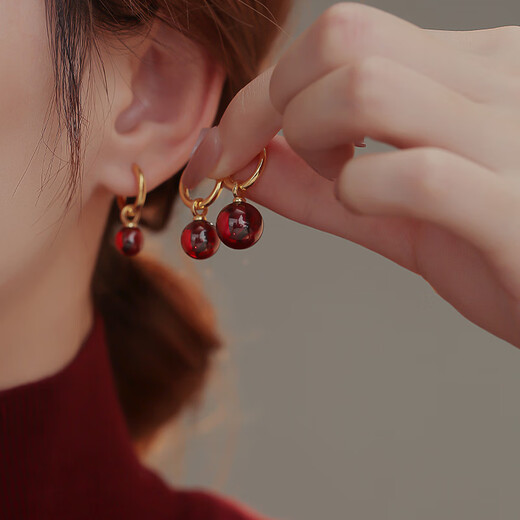 Fat Donglai Quality Garnet Stud Earrings Women's 2024 New Earrings Autumn and Winter Temperament Design Red Ear 12mm Garnet Earrings