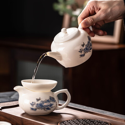 Porcelain brand tea set mutton fat jade Kung Fu tea set for home living room new Chinese style high-end guest tea set gift box gift <Blue color peony> mutton fat jade covered bowl 12-piece set