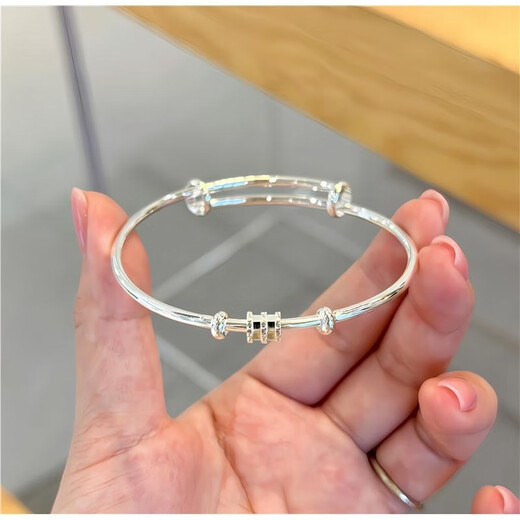The Prodigal Heart Old Phoenix Gold Store Model 2024 New Small Man Waist Silver Bracelet Pure Silver S99 Pure Silver Bracelet is a solid gift for your girlfriend. Xiao Man Waist Silver Bracelet 25g comes with a certificate + gift box
