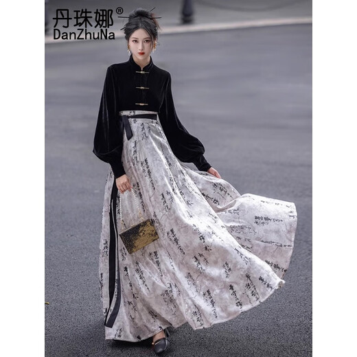 Sheng Wan Horse-Sace-Rock Neues chinesisches Kleid Herbst Frauenkleidung 2024 Neues komplettes Set nationaler Stil-Stil-Cheongsam-modifizierter langer Rock für Frauen 2679 weiße Top + Schwarzer Rock mit Pferd und 110-120