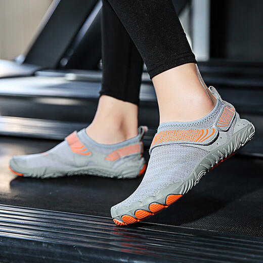 Ruizhilang skipping rope sneakers, yoga treadmill shoes, men's and women's soft-soled children's indoor gym special non-slip training shoes, Ju 1721 light gray (one size smaller) 43