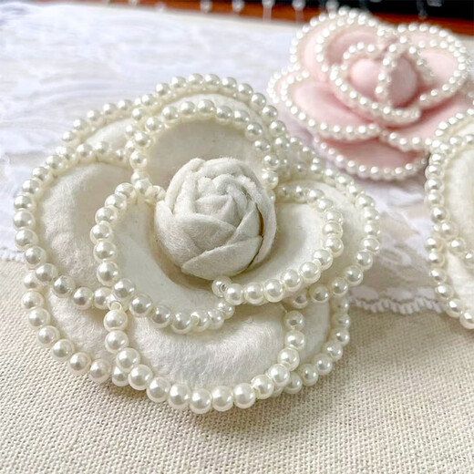 Lu Niang French retro dual-purpose niche imitation pearl camellia corsage fabric brooch coffee 7CM