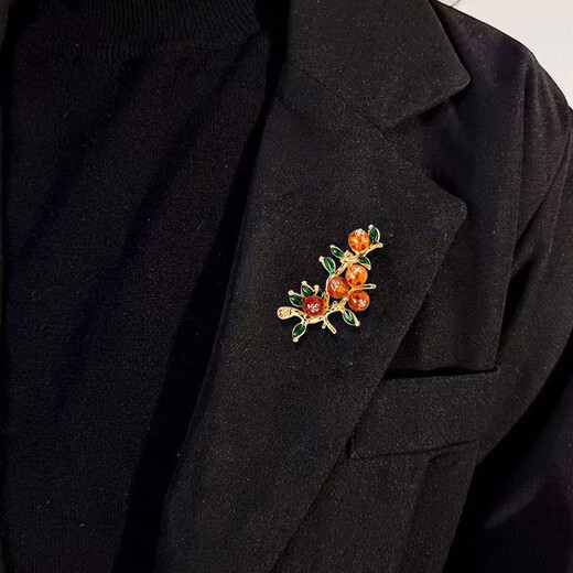 WOUG new Shishi Ruyi brooch for women, retro exquisite temperament corsage pin, suit hair Shishi Ruyi brooch