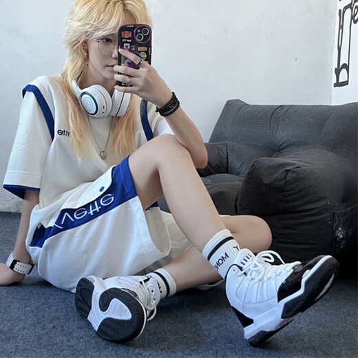 耐克篮球鞋女鞋 春秋季新款AIR  大童鞋缓震耐磨中帮运动休闲鞋 AQ9214-121/白黑 35.5