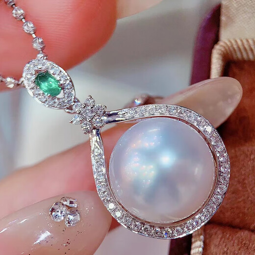 Tiansiao white pearl pendant necklace 18K gold diamond emerald fashionable temperament clavicle chain for birthday gift 13mm