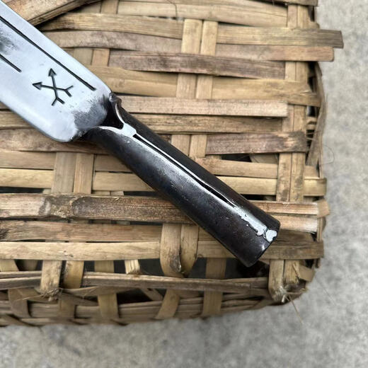 A complete set of special pig-killing knives, hand-forged spring steel, old-fashioned pig-killing knives, blood-letting, bone-cutting, sharp edge, dark red