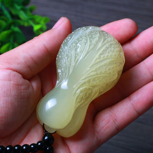 Lianshi high-end quality jade and cabbage handle pieces, ice-green white jade, hundred wealth play pieces, Nafu hand play pieces, Hong Kong and Macao light luxury handle pieces, about 80mm long