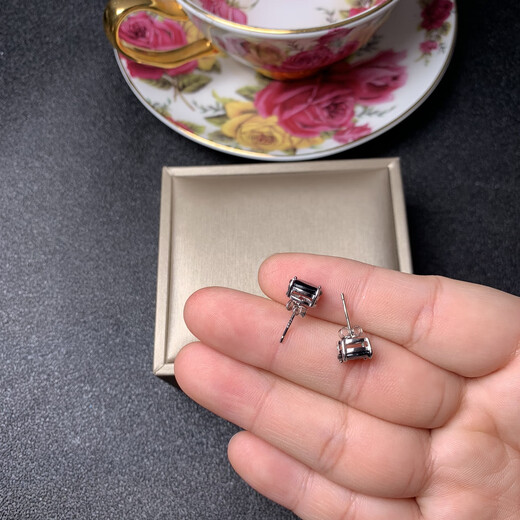 Nanzhi mining area direct sales natural sapphire earrings four-claw earrings 925 silver gold-plated inlaid 4*66*8MM simple 4*6