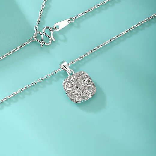 Yuan Shengfu's new PT950 exquisite shiny filigree sugar cube platinum pendant genuine versatile platinum necklace pendant for women 1.97g