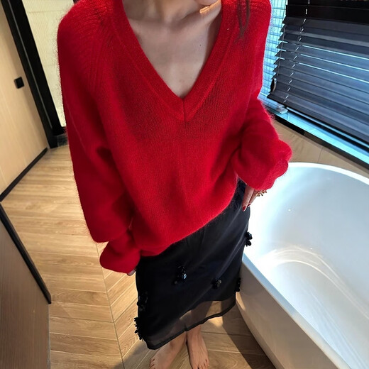 Su Yuwei Christmas red v-neck pullover sweater for women in autumn and winter new style lazy style soft waxy loose slimming sweater top red Follow the store - free shipping insurance S (80-95Jin Jin is equal to 0.5 kg)