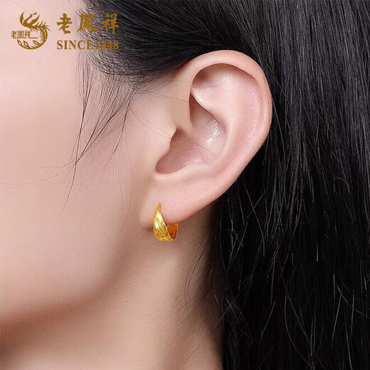 Lao Fengxiang's baby's breath flower earrings, gold earrings, mother's style solid gold earrings, birthday gift for girlfriend and wife anniversary, today/next day delivery * one pair of flower earrings, about 2.1-2.2g gift box