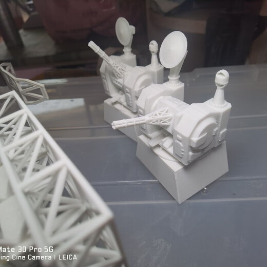Ornements montés sur les véhicules à canon proche du Festival de la marine solaire 11303D Le modèle imprimé peut tourner sans batteries avec une base solaire solaire tournant 1130