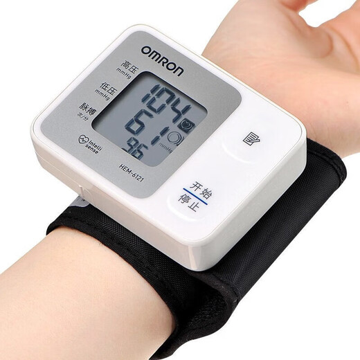 Omron blood pressure meter measuring instrument for household electronic blood pressure device for household intelligent fully automatic high-precision wrist blood pressure meter for middle-aged and elderly people 6182 [Classic model 6121] Hypertension prompt + 30 sets of memory values