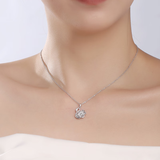 Yuanshengfu's new PT950 exquisite shiny and elegant swan platinum pendant, fashionable and versatile platinum necklace pendant 2.45g