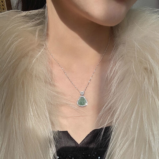 
BJYL Smiling Buddha Necklace for Girls Style Light Luxury Niche Collarbone Chain Native Year Buddha Pendant Cladder Chain for Girlfriend Gift Smiling Buddha Pendant