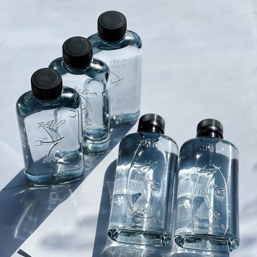 
Zhenwuquan Changbai Mountain natural 7-degree cold spring rock 983 meters low deuterium weak alkali high-end business drinking water 310mL 14 bottles 8 boxes
