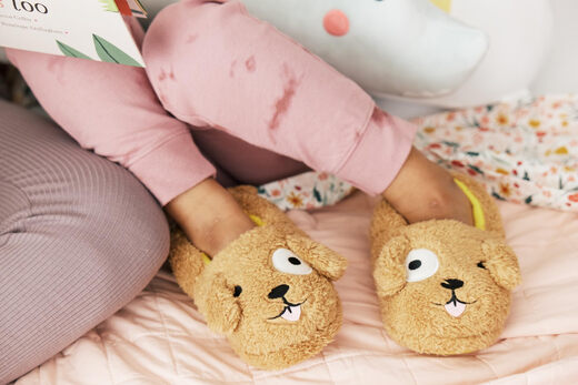 Dearfoams Unisex Kids Easter Basket Gift Kids Washable Animal Slippers Brown Dog 4-5 Big Kid