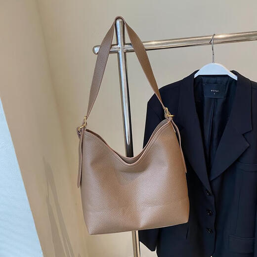 Nanbowan large capacity bag for women new niche 2025 design simple chain one-shoulder crossbody bag for work commuting tote TR6169 black
