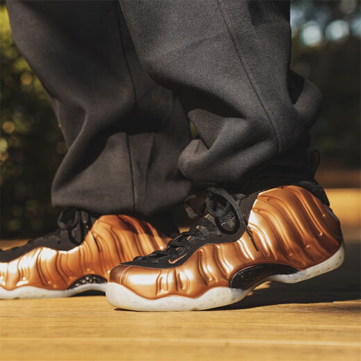 Nike (Nike) FOAMPOSITE ONE COPPUR SPIR COLOIR COPPER COLURE ANTI-SLIP USIR-USI-CHOSE CHAPEUR RETRO LOW-TOP SPORTATION DES SPOSTAUX FZ9902-001 COLOR CORPER 39 (245 mm)
