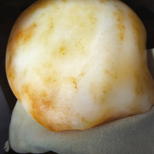 Xinjiang surface seed material raw stone gold silk jade pink meat fine ornaments 2660g