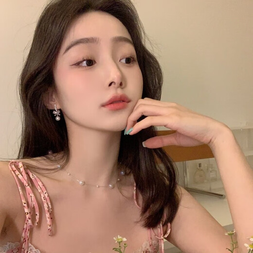 Nianfu ear clip earrings for women without pierced ears, new style, autumn and winter simple earrings with bows, mid-autumn gifts for girls, triangular ear clips, pearl bows