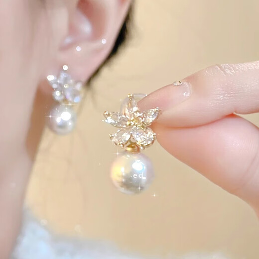 Luxurious and gentle French sweet ear clips for women without pierced earrings earrings for women flower imitation pearl mosquito coil earrings gift ear clip style without piercing