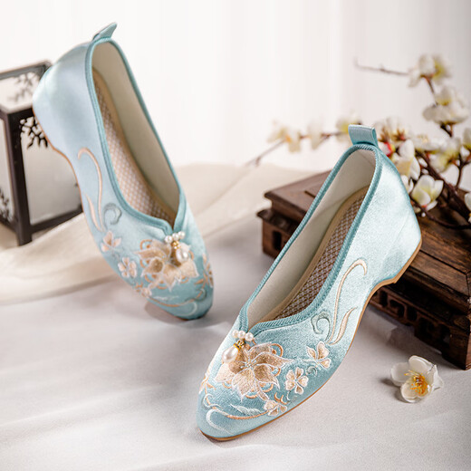 Qiaojiati Spring and Autumn Single Shoes Ethnic Style Retro One-Playing Thick Heel Old Beijing Cloth Shoes Women's Embroidered Shoes with Cheongsam Shoes /Qiongying //White 35
