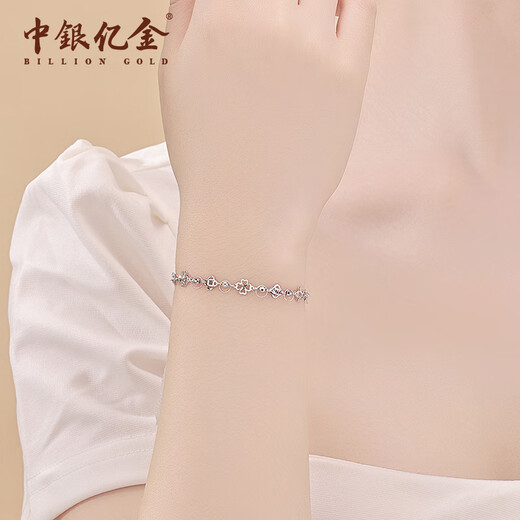 BOC Yijin PT950 hollow four-leaf clover platinum bracelet for women, platinum bracelet, birthday and Valentine's Day gift for girlfriend and wife. Platinum hollow four-leaf clover bracelet gold weighs about 4.35g.