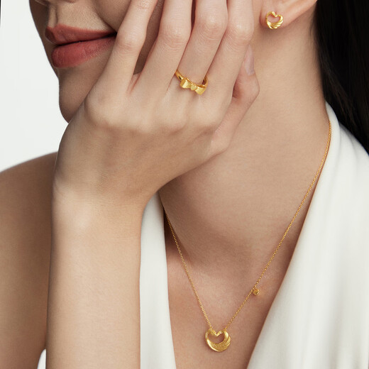 Chow Tai Fook gift heart-shaped swan gold chain necklace love pendant (labor cost 280) 45cm about 5.3g EOF1602