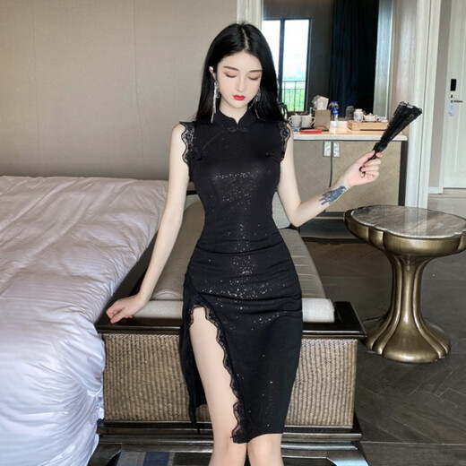 忆静萱（YIJINGXUAN）夜店2025夏季新款名媛复古蕾丝花边修身显瘦性感开叉改良旗袍连衣 魅力黑 M 95-105斤