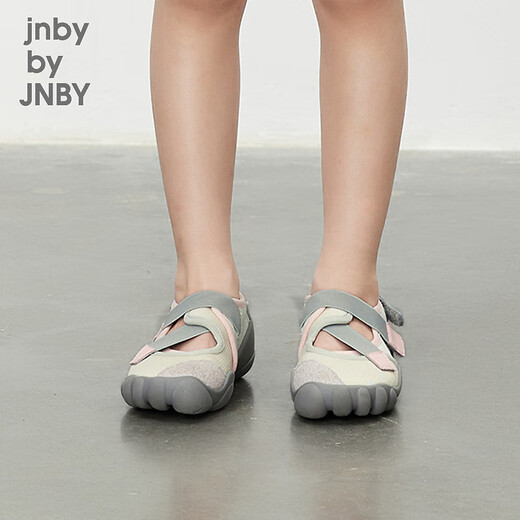 Jnby от Jnby jiangnan Buyi Детская одежда Легкая спортивная обувь Спезиция Splising Secute Spring и Summer Boys and Girls Kids 6O4M12860 673/серой размер порошка 30 (длина обуви, внутренний диаметр 196 мм)