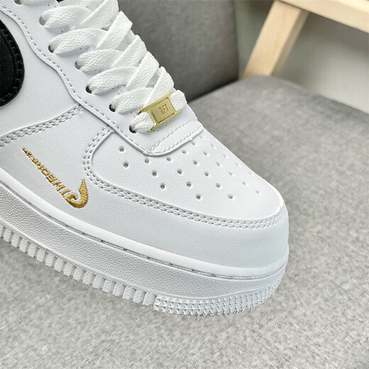 AJ Site Web officiel 丨 Brand Code Break 丨 Chaussures pour hommes Air Force No. 1 Chaussures de hauteur intérieure pour les chaussures pour hommes et femmes pour hommes, blancs, noirs et or 41 (255 mm)
