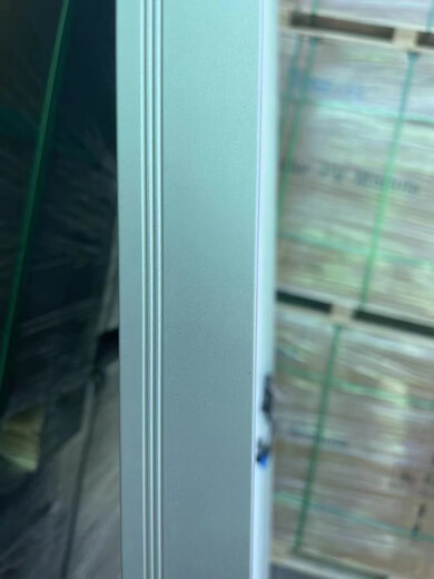 Les modules solaires de panneau photovoltaïque TRINA PANNOLTAIC personnalisés sont très efficaces et les fabricants de classe A haute puissance 530 Watts - 700 watts Strong Power, TRINA 695 WATTS Taille 2384.1303 TRINA 695 WATTS 2384.1303