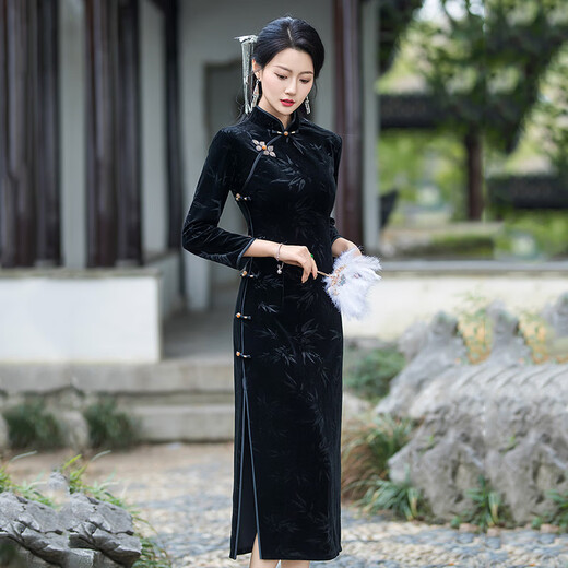Timochi retro catwalk cheongsam Chinese style high-end 2024 new autumn and winter stretch velvet long improved women's slim long sleeves black 2XL