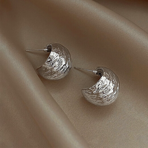 Metal pleated earrings for women, niche design, irregular earrings, 2024 new trendy simple earrings, golden irregular pleated earrings, one pair