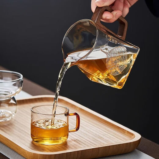 Glass fair cup tea dispenser wooden handle mountain view tea set accessories high temperature resistant male cup thickened high-end kung fu tea drain fair cup (without tea drain) 350ml 1 piece