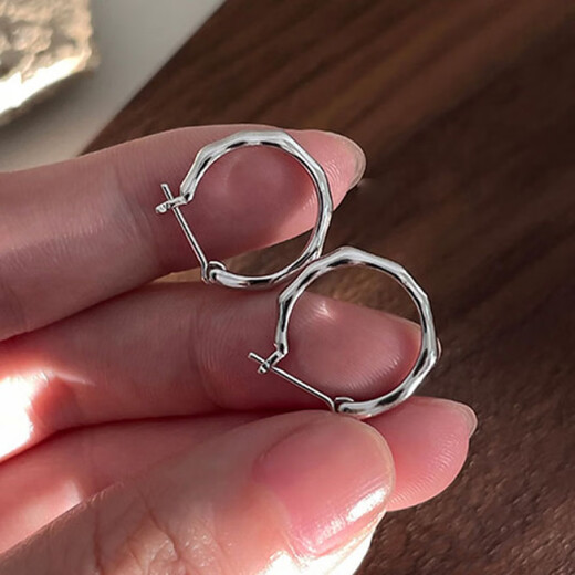 Guanpu Pavilion Fat Donglai's same style pt950 platinum earrings for women PT950 plain circle niche design platinum ear studs and ear buckles to support ears platinum rhombus earrings