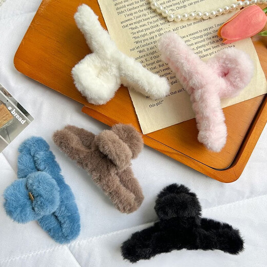 Autumn and winter plush hair clips, oversized shark clips, hair accessories, cross hair clips, hair clips for the back of the head, plush hair clips, 1 random color