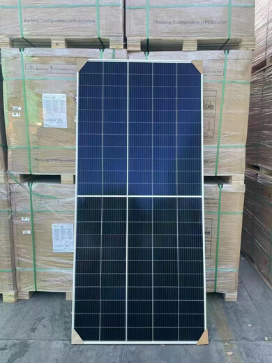 Les modules solaires de panneau photovoltaïque TRINA PANNOLTAIC personnalisés sont très efficaces et les fabricants de classe A haute puissance 530 Watts - 700 watts Strong Power, TRINA 695 WATTS Taille 2384.1303 TRINA 695 WATTS 2384.1303