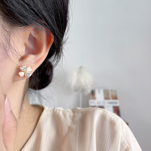 Ceeniu Old Phoenix Gold Store Super Flash Cat Eye Stone Love Pendientes de moda de la moda de mujeres Luxury Simple Nicho Ear Stud 925 Pin Ear N16785