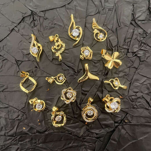 Shumo 18K gold pendant women's gold necklace single pendant single gold clavicle chain single pendant without chain 18k gold (crown)