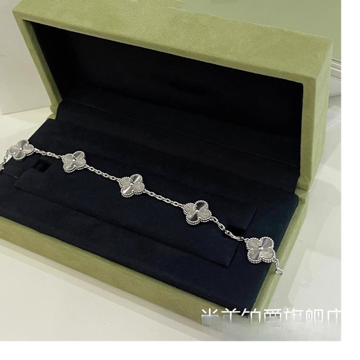 Mo Qianxue Lucky Four-leaf Clover Five-Flower Bracelet for Women 18K Gold Panda Style Laser White Fritillaria Goddess Day Gift White Gold Laser Style