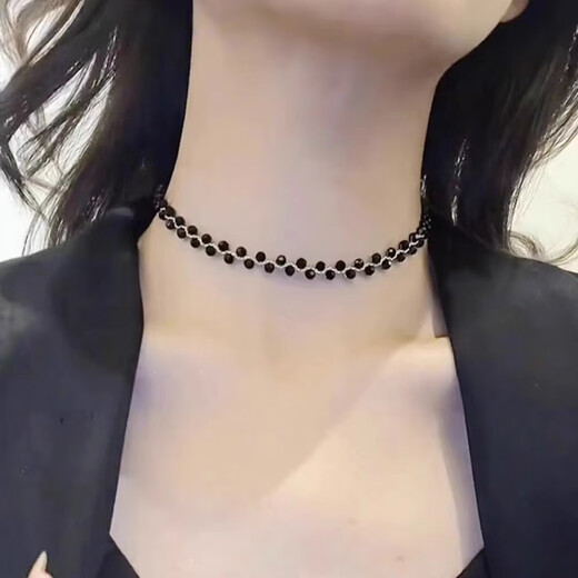 Pop Outlets Clearance Special 18K Gold Black Crystal Necklace High-end Temperament Clavicle Chain Necklace Women’s Accessories 116 Black Crystal Necklace