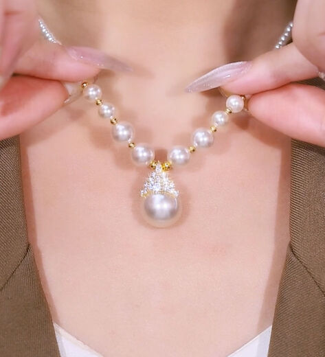 Excellent Pearl Necklace Women's Light Luxury Niche High-Class Clavicle Chain 2025 New Necklace Accessories Pendant Sweater Chain Pearl Color Necklace